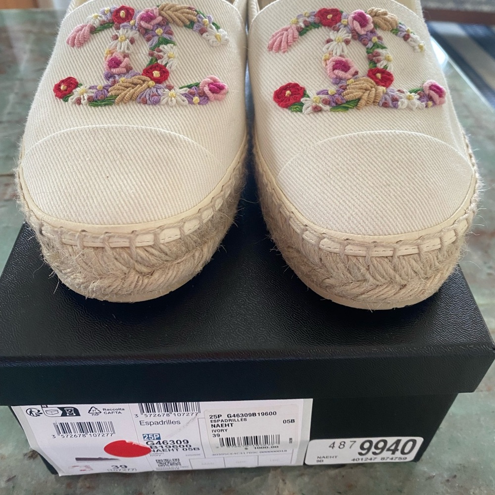 CHANEL White Espadrilles with Colorful Floral Design 39 Sold out everwhere